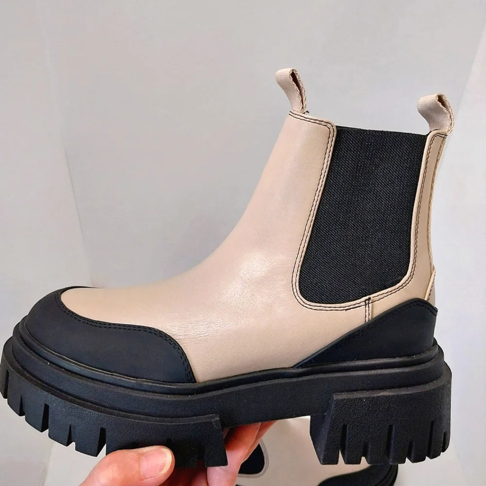 Steve Madden Nicki Chelsea Platform‎ Boots, NEW, Size 6M